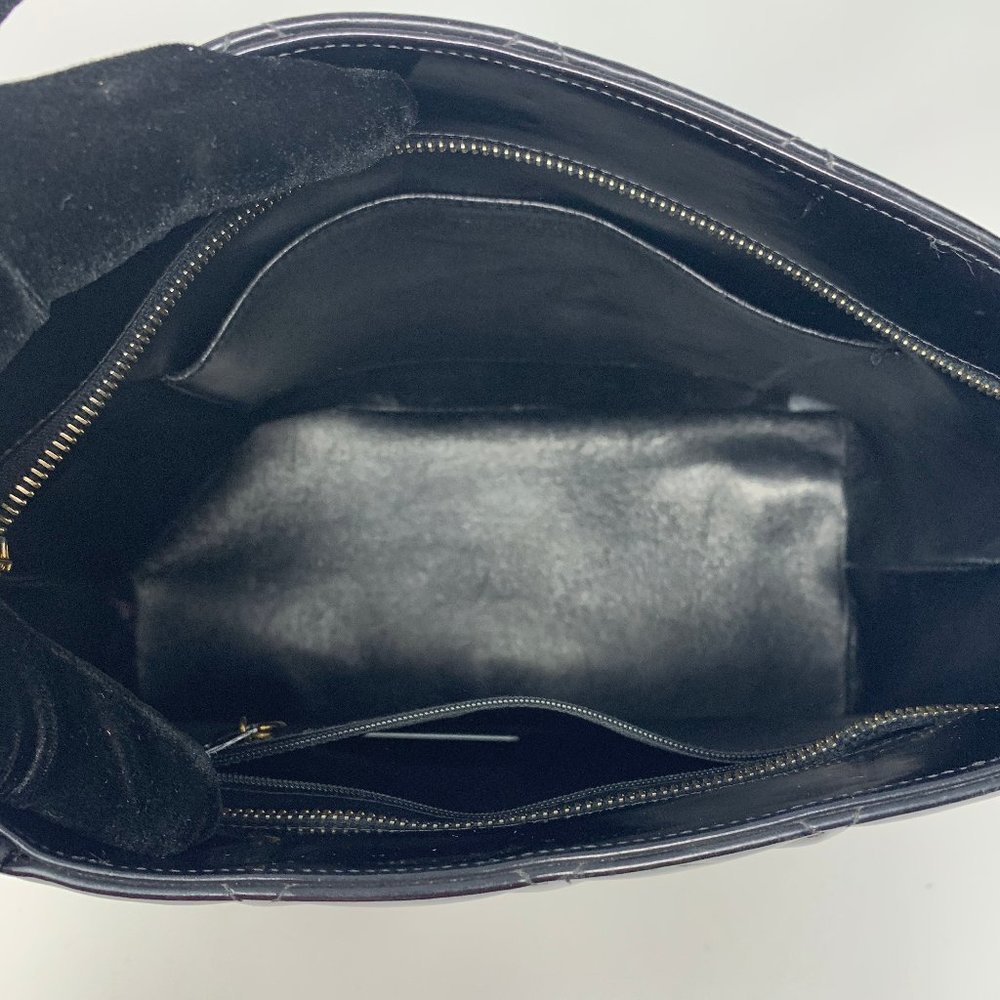 authentic Chanel Quilted  Leather CC Logo bag - Picture 13 of 16